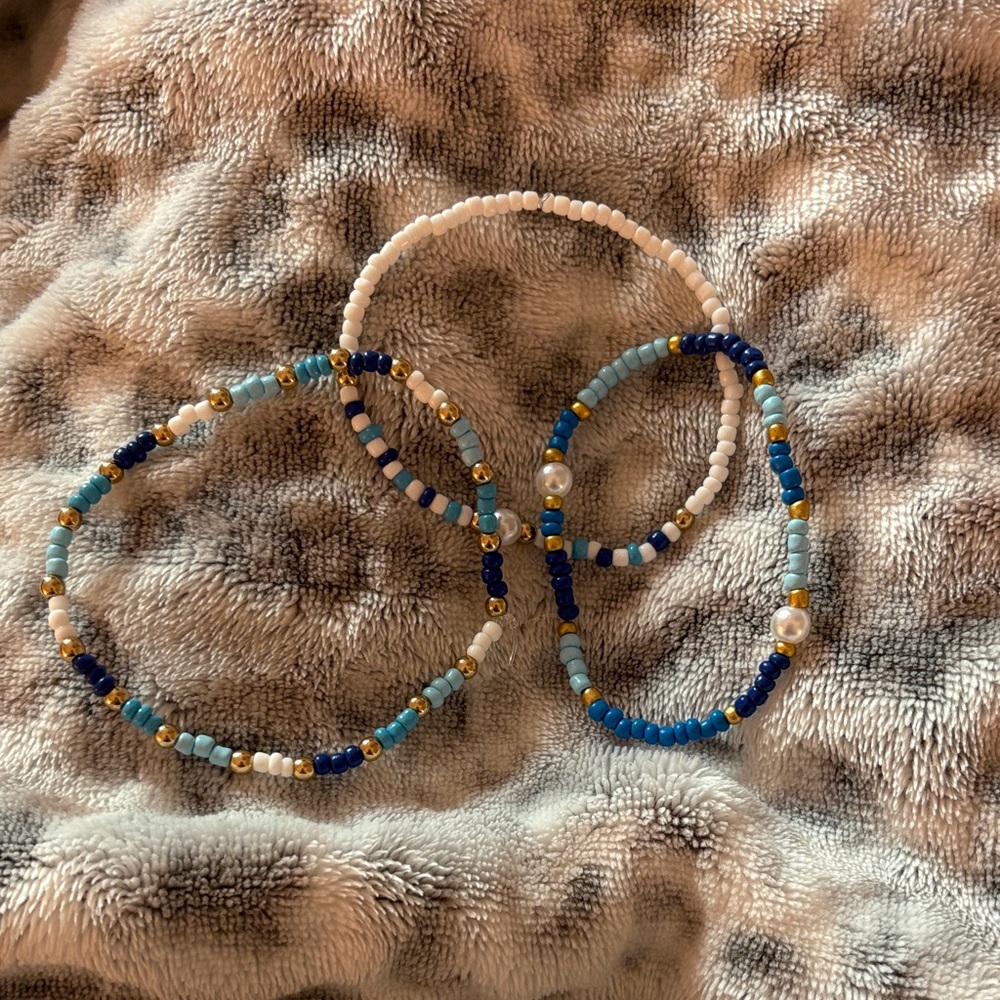 Elegant Beaded Bracelet Set - Blue, Gold, White